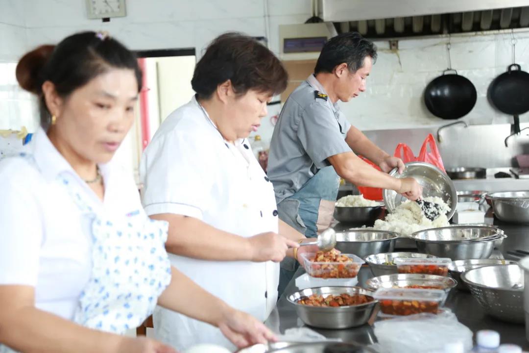 湯姆食堂不打烊 行政后勤有保障 | 江蘇湯姆集團行政后勤全力以赴做好員工用餐保障工作！